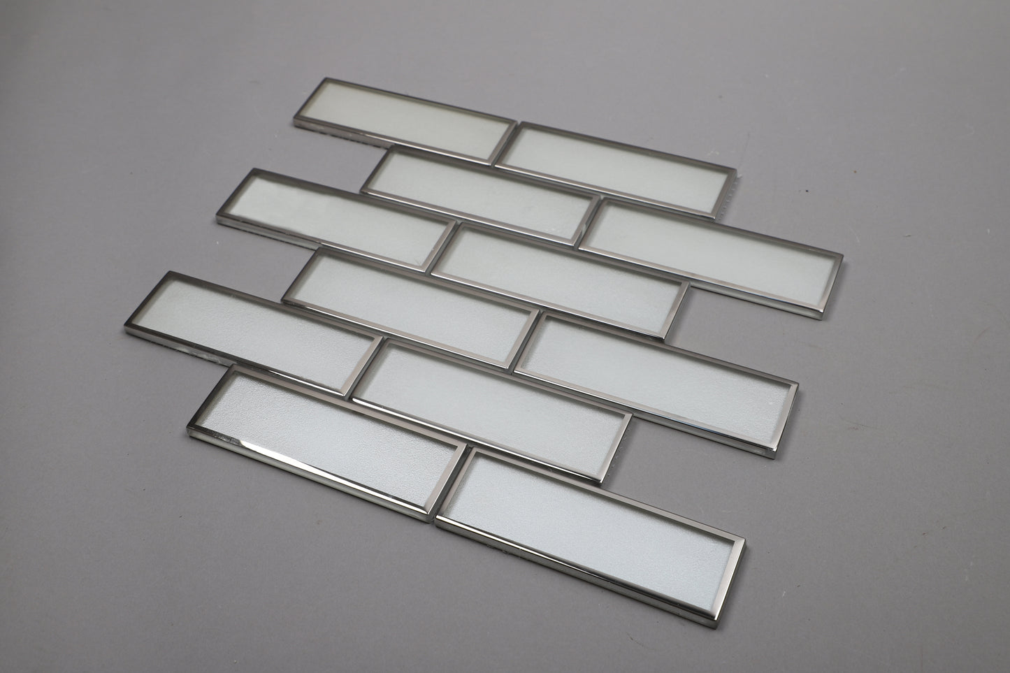 Mosaic Glass - Metro, White w silver Border, 300x300